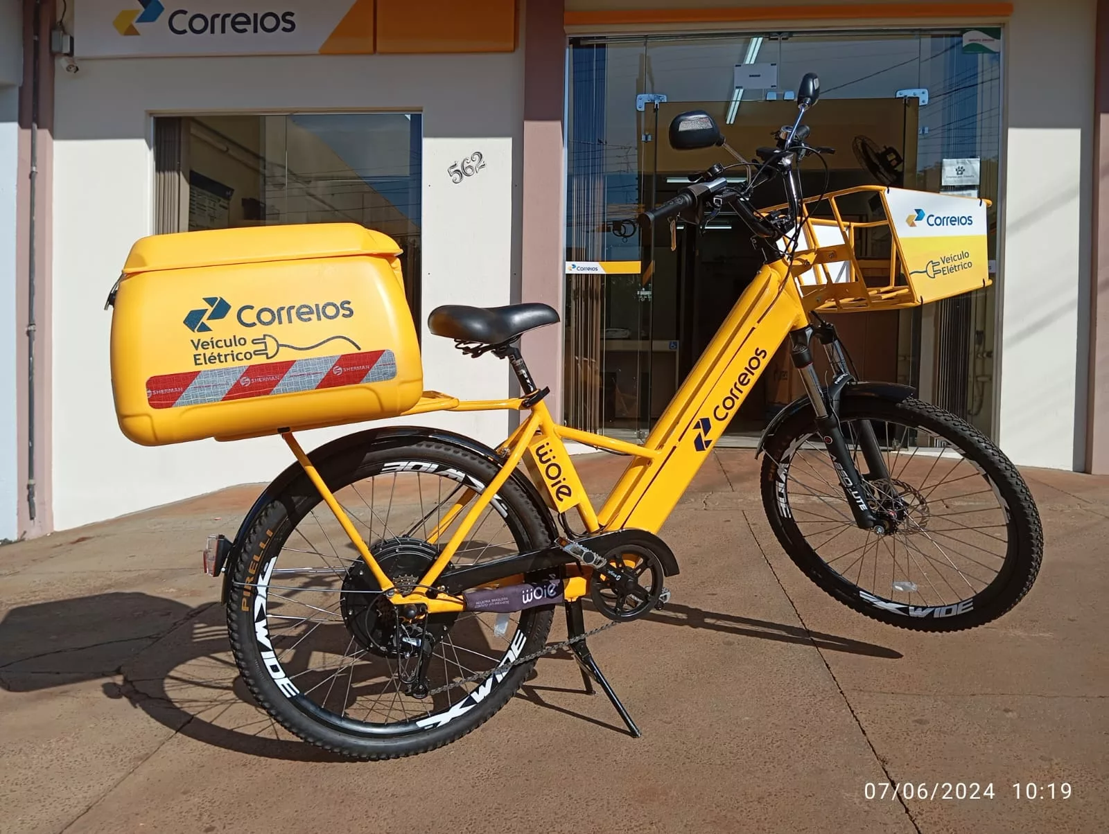 Agência dos Correios de Catanduvas recebe bicicleta elétrica para realizar as entregas em nossa cidade