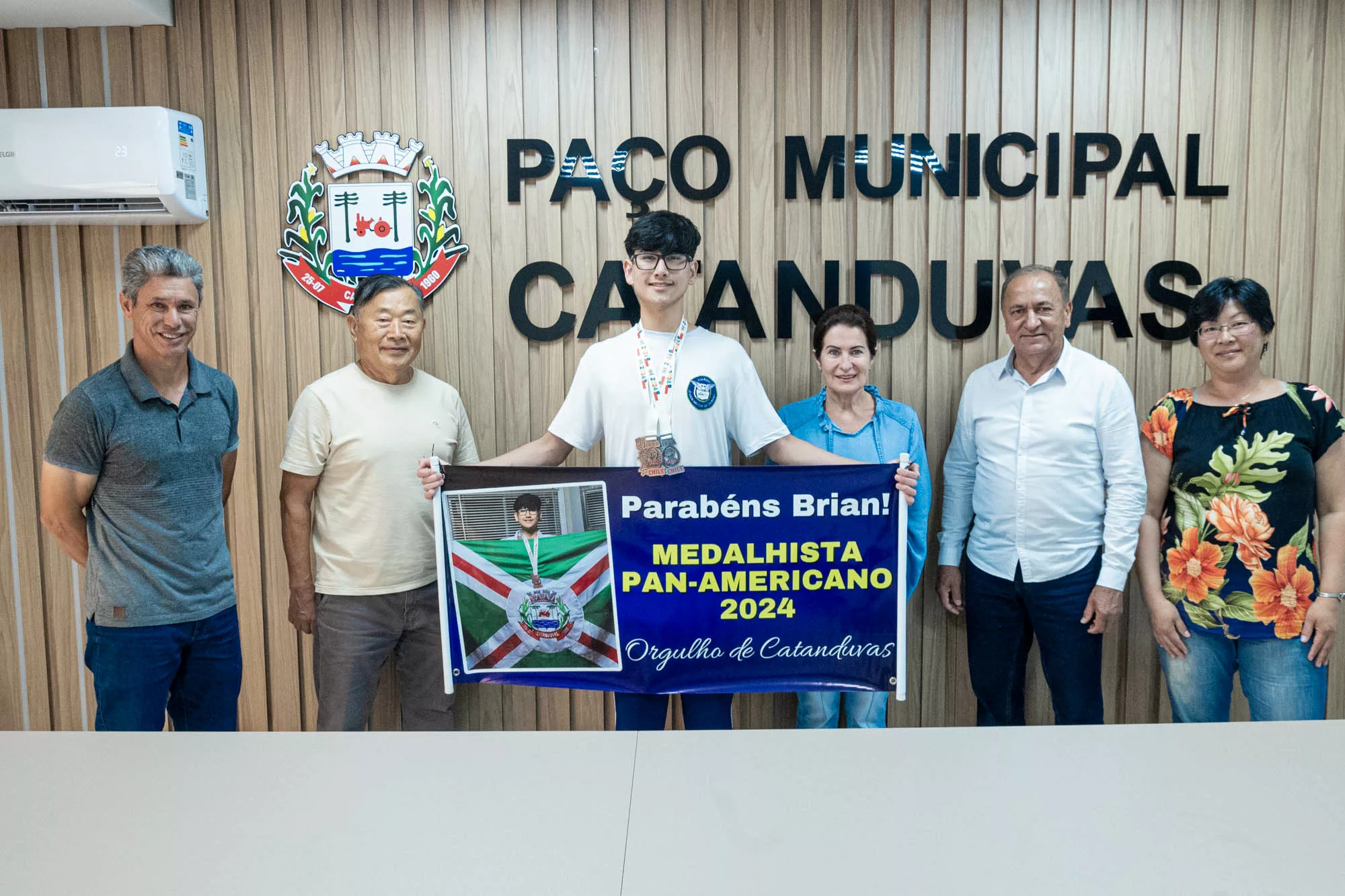 Prefeito Professor Moisés faz recepção para parabenizar os atletas medalhistas no Campeonato Panamericano de Karatê