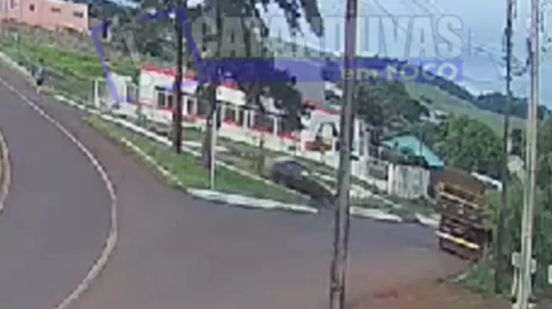 Vídeo: Condutor perde o controle do veículo e quase invade a base do SAMU em Catanduvas