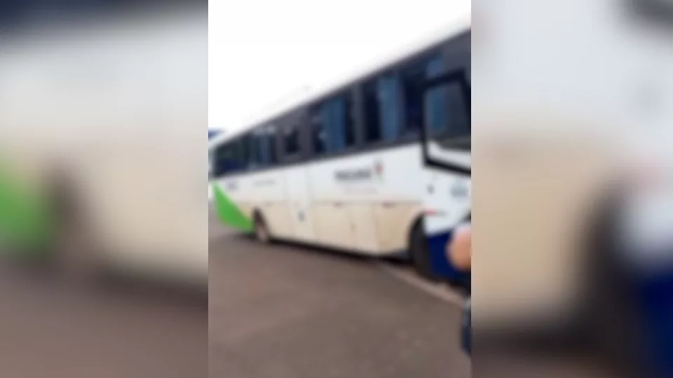 Ônibus da prefeitura de Quedas do Iguaçu foi apreendido pela PRF em Cascavel